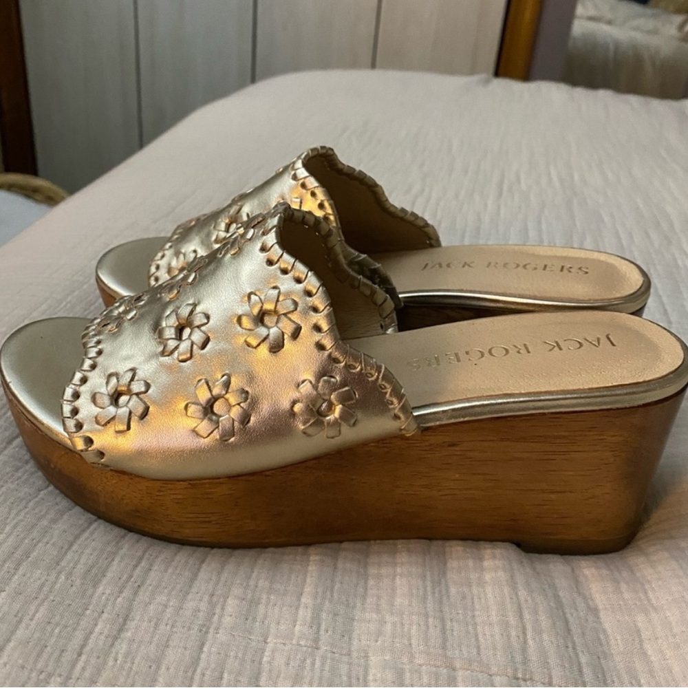 Jack Rogers Gold Wedgs - Picture 4 of 6